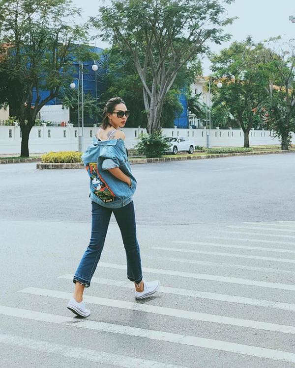 Phạm Hương eo bé ngỡ ngàng, Ngọc Trinh mặc quần mà như không trong street style tuần này - Ảnh 25.