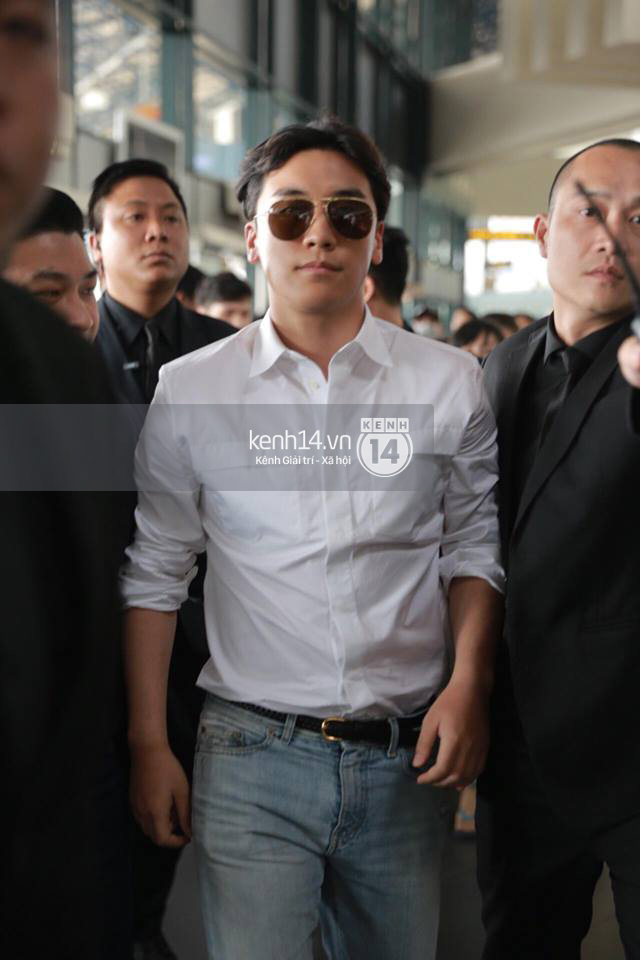 Cập nhật: Seungri diện áo sơ mi trắng soái ca, xuất hiện cực cool ngầu tại sân bay - Ảnh 7.