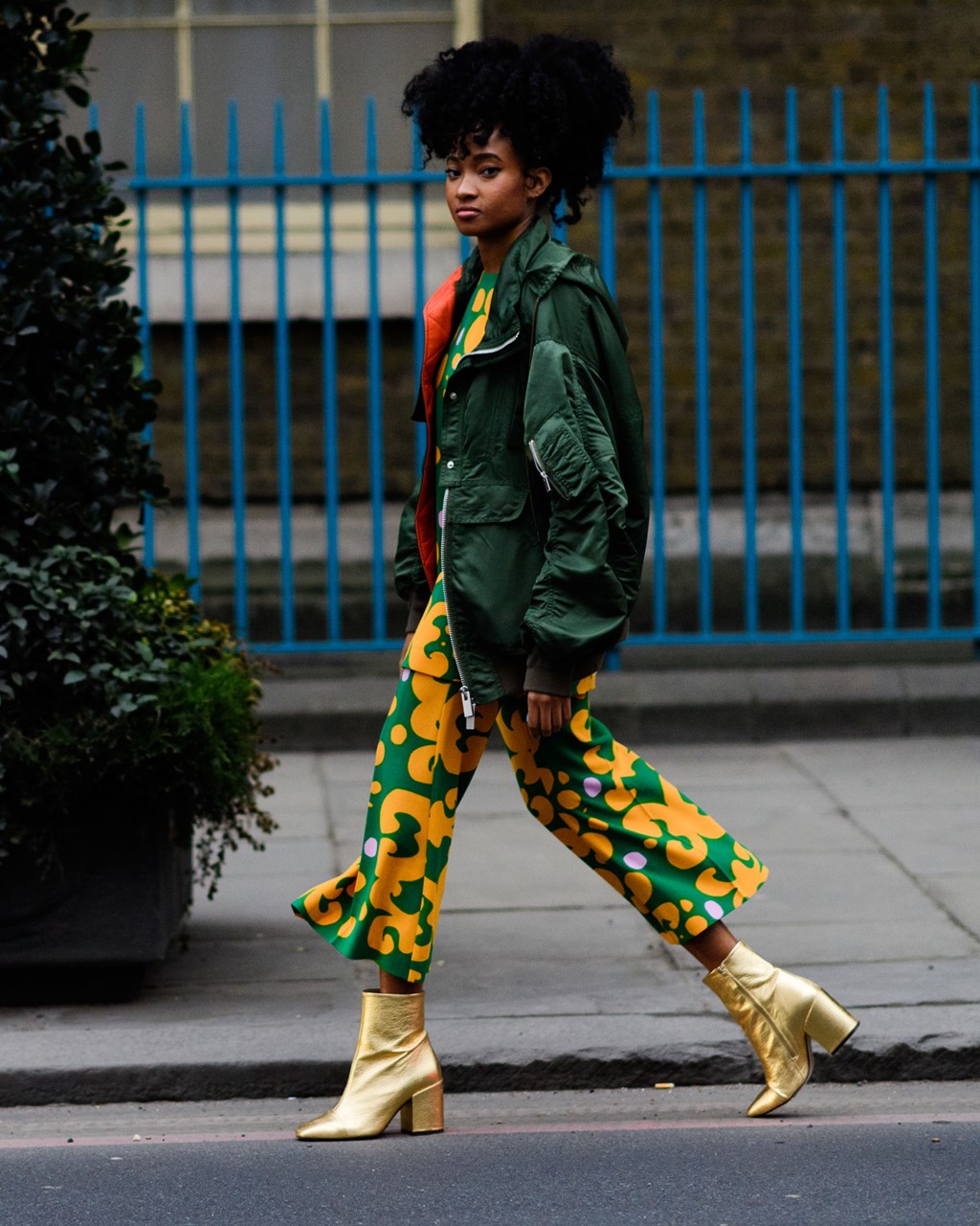 Duong pho London Fashion Week: Ai dep cu dep, ai di cu di hinh anh 13