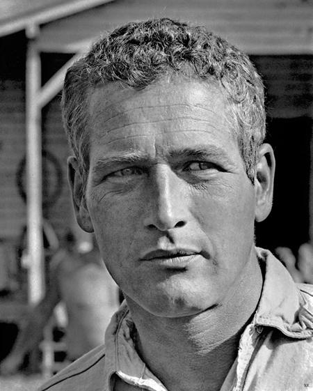 Sau 6 đề cử Oscar diễn xuất và 2 Oscar danh dự, Paul Newman cuối cùng cũng được trao tượng vàng nhờ tác phẩm “The color of money” vào năm 1987. Tuy nhiên, nam diễn viên lại không hề đến nhận giải và còn than thở với tờ AP rằng: “Chuyện này giống như bạn theo đuổi một người phụ nữ suốt 80 năm trời. Cuối cùng, khi cô ấy động lòng thì bạn lại nói: “Vô cùng xin lỗi, anh mệt rồi!”.