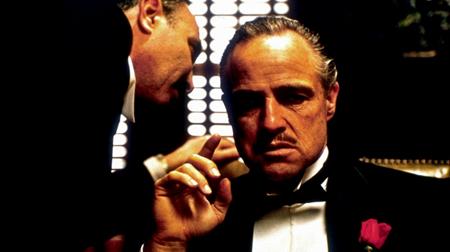Vào năm 1973, huyền thoại điện ảnh Marlon Brando đã được xướng tên ở hạng mục Nam diễn viên xuất sắc nhất cho vai diễn Vito Corleone trong phim “The Godfather” tại lễ trao giải Oscar lần thứ 45. Tuy nhiên, Marlon Brando đã không đến nhận giải mà ủy quyền cho Sacheen Littlefeather đến để thay mặt mình đọc một bài phát biểu dài nhằm lên án thực trạng làm phim bất công tại Hollywood và đòi lại quyền lợi cho người dân da đỏ.