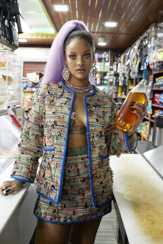 Rihanna hoa 'di nhan' tren tap chi Paper hinh anh 8