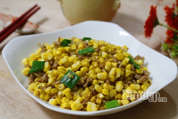 Ngô xào thịt băm đơn giản mà đưa cơm