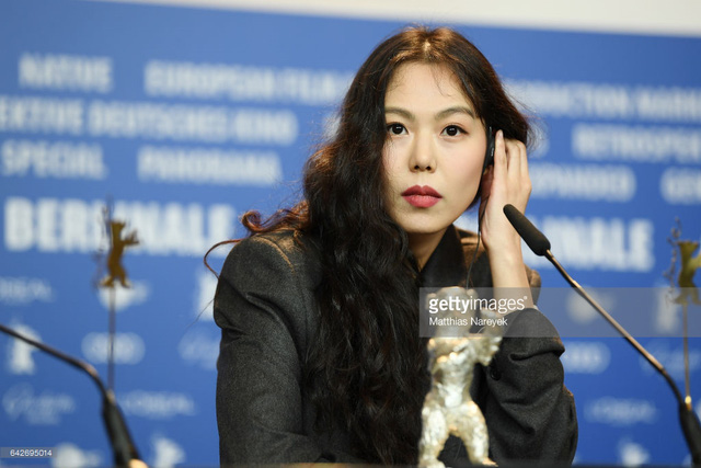  Kim Min Hee từng dành cho Hong Sang Soo nhiều lời có cánh tại LHP quốc tế Berlin. 