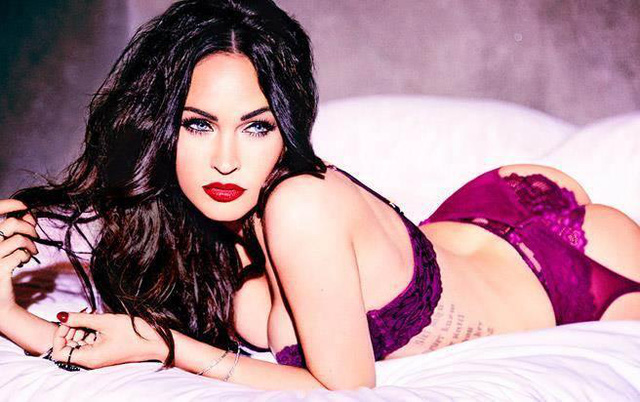  Megan Fox đã gây bất ngờ cho người hâm mộ khi nhận lời chụp hình cho một nhãn hiệu nội y danh tiếng. Bà mẹ ba con lột xác hoàn toàn với kiểu trang điểm đậm và cách tạo dáng gợi cảm. 