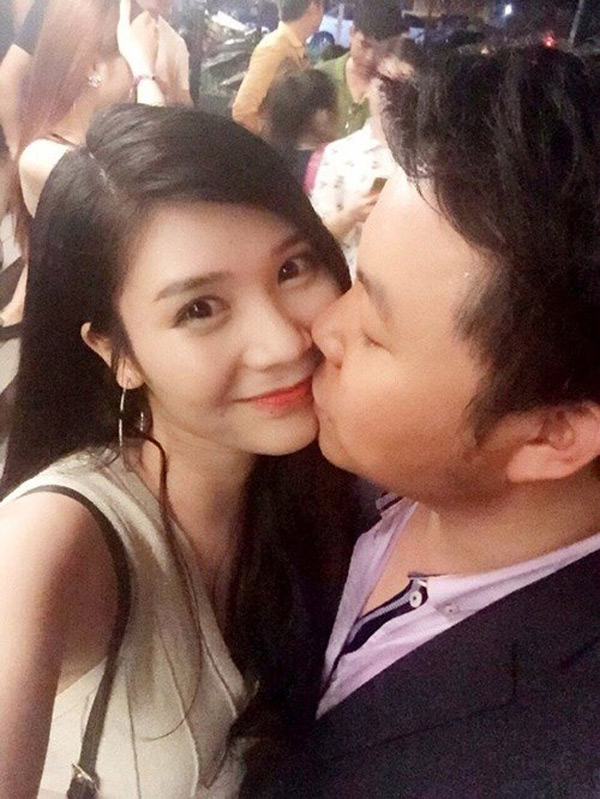 Quang Lê ôm hôn bạn gái ngay chốn đông người