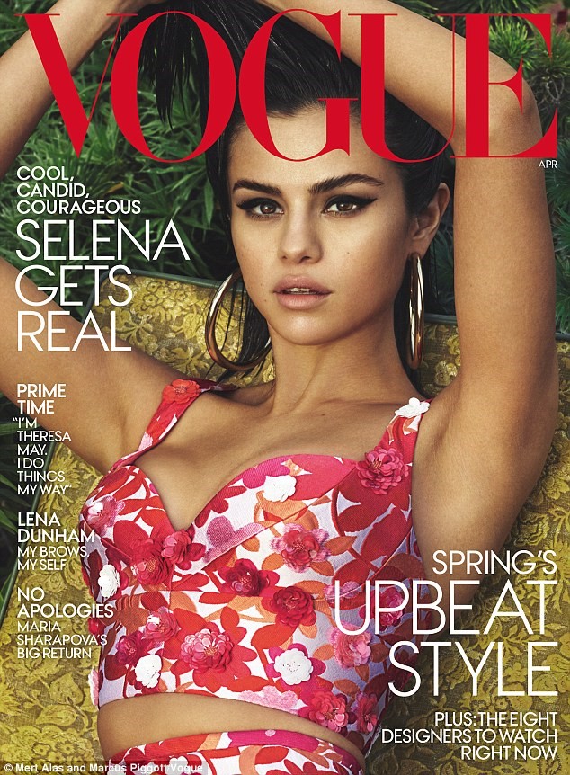Selena Gomez nong bong khi lan dau len bia Vogue hinh anh 1