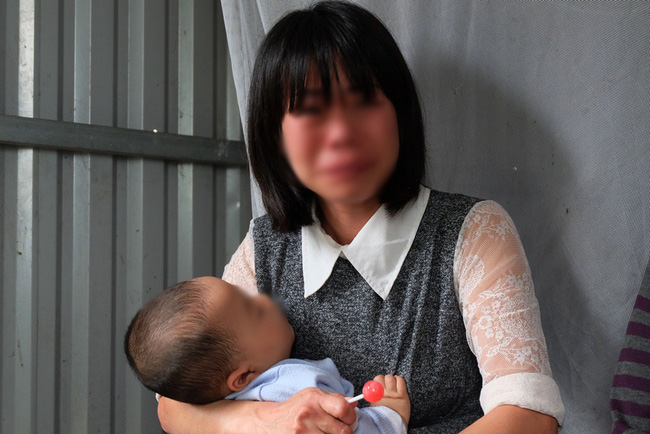 Người mẹ bắt con gái 3 tuổi cởi hết đồ đứng ngoài mưa rét từng bị lừa bán sang Trung Quốc