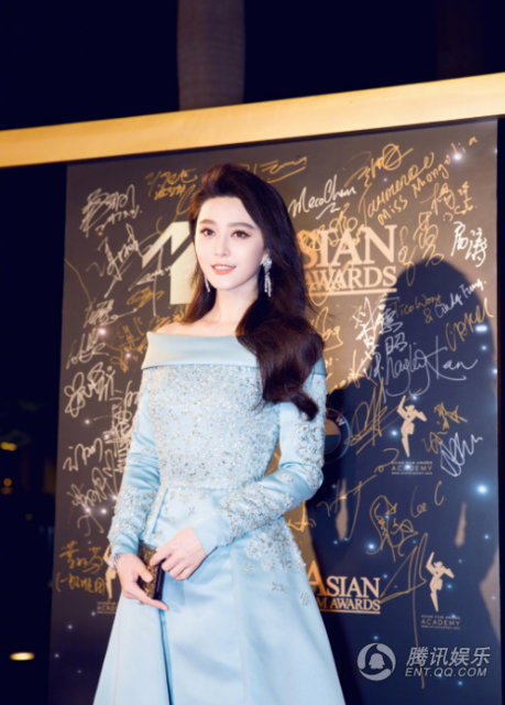  Phạm Băng Băng cũng thu hút sự quan tâm đặc biệt của phóng viên Hàn Quốc. Nữ diễn viên Trung Quốc được khen xinh đẹp và có phong cách. 