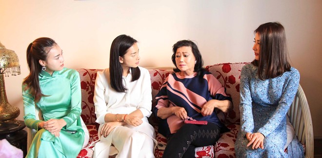 Dàn mỹ nhân  Cô Ba Sài Gòn  học cách ăn nói, đi đứng