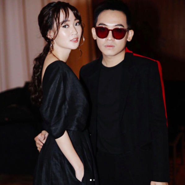 Hình ảnh hot girl Sun HT và bạn trai Phở Đặc Biệt tại giải thưởng dành cho người trẻ có ảnh hưởng trên mạng xã hội tại Malaysia. Ca sĩ Hàn Quốc Jessica có mặt trong sự kiện này.