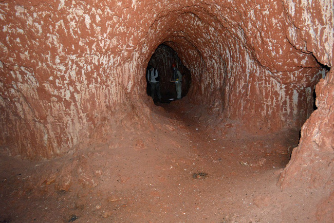 Bí ẩn hàng loạt đường hầm vừa sâu vừa dài do quái vật khổng lồ thời tiền sử tạo ra - Ảnh 4.