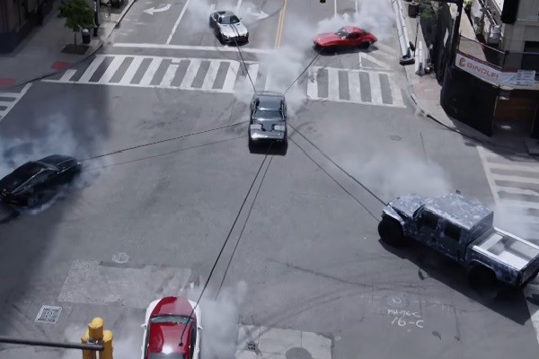 10 khoảnh khắc tuyệt vời nhất trong Fast and Furious 8 - Ảnh 6.