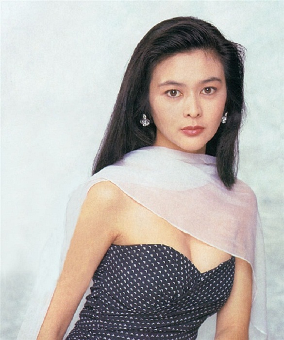  Cùng với Lý Gia Hân, Trương Mạn Ngọc, Lưu Gia Linh, Quan Chi Lâm từng là một trong những mỹ nhân của điện ảnh Hồng Kông trong thập niên 90 của thế kỷ trước. 
