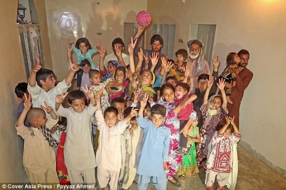 Ông lão Pakistan có 54 con vì...ngày nào cũng “yêu” - 3