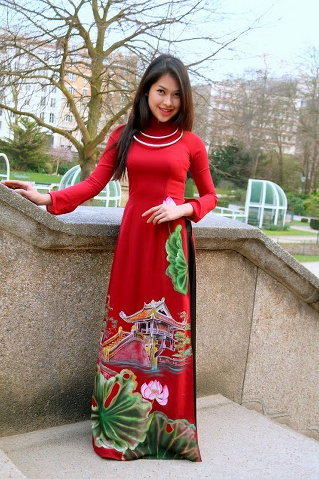  Hoa khôi 9X thường xuyên diện áo dài như một cách quảng bá vẻ đẹp phụ nữ Việt. 