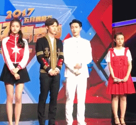 Khoảnh khắc hot nhất ngày: Lay - Luhan cùng đứng chung sân khấu sau 3 năm tưởng chừng đoạn tuyệt tình cảm - Ảnh 2.