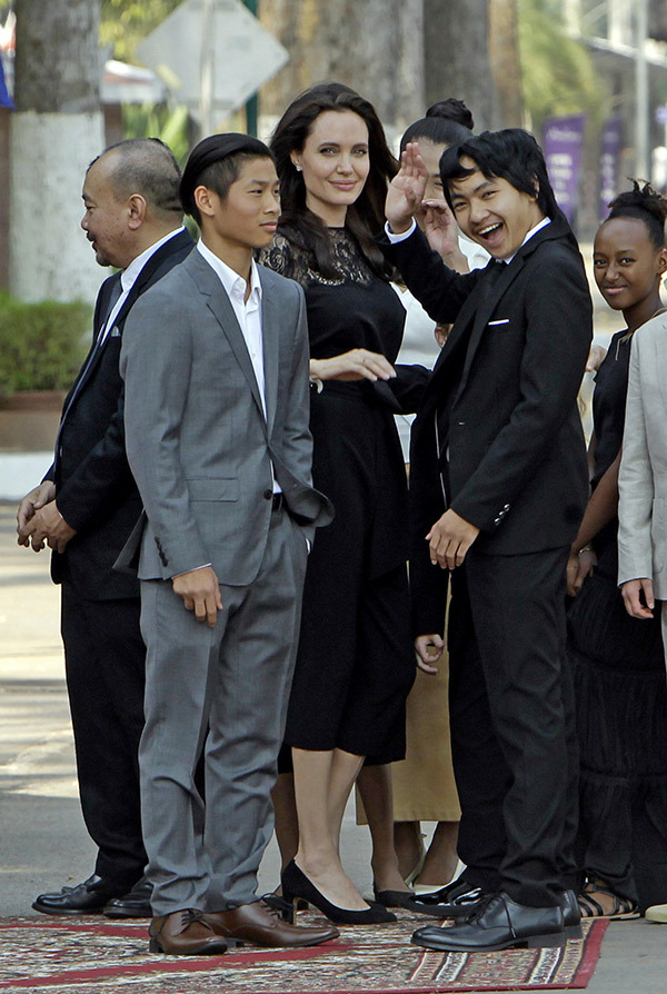 Angelina Jolie khiến các con lo lắng vì suy sụp sau khi chia tay Brad Pitt - Ảnh 1.