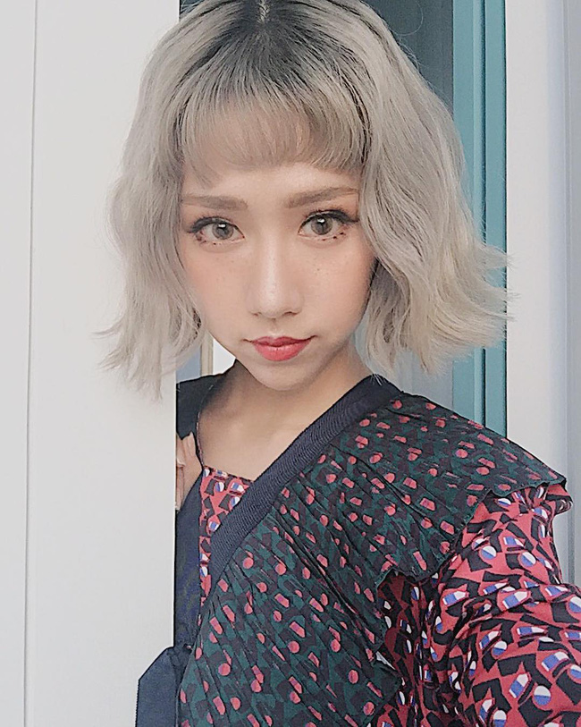 Tưởng đã hạ nhiệt, mốt tóc mái Maruko ngắn cũn lại đang thu phục hàng loạt sao và hot girl Việt - Ảnh 3.