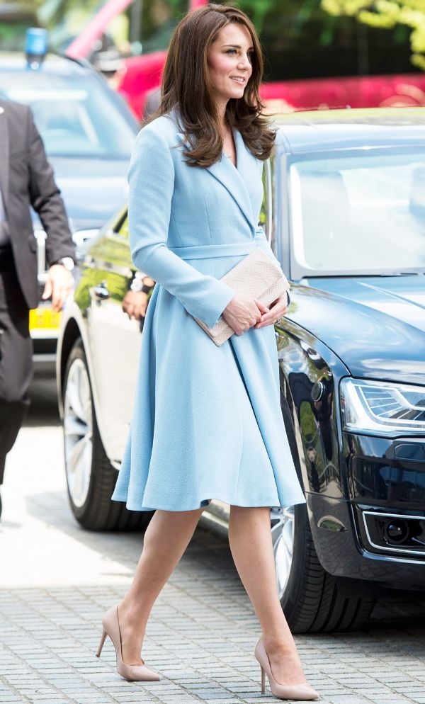 Có cả 1 tủ giày nhưng công nương Kate Middleton vẫn chỉ trung thành với đôi giày này mà thôi - Ảnh 1.