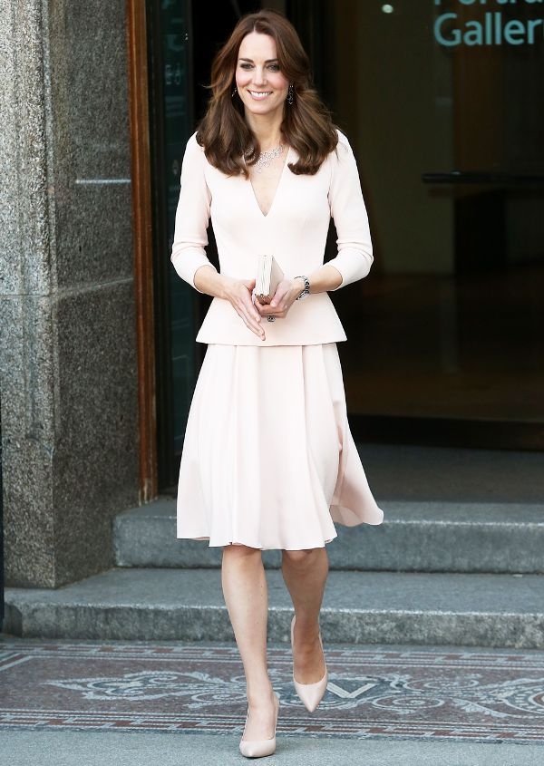Có cả 1 tủ giày nhưng công nương Kate Middleton vẫn chỉ trung thành với đôi giày này mà thôi - Ảnh 7.
