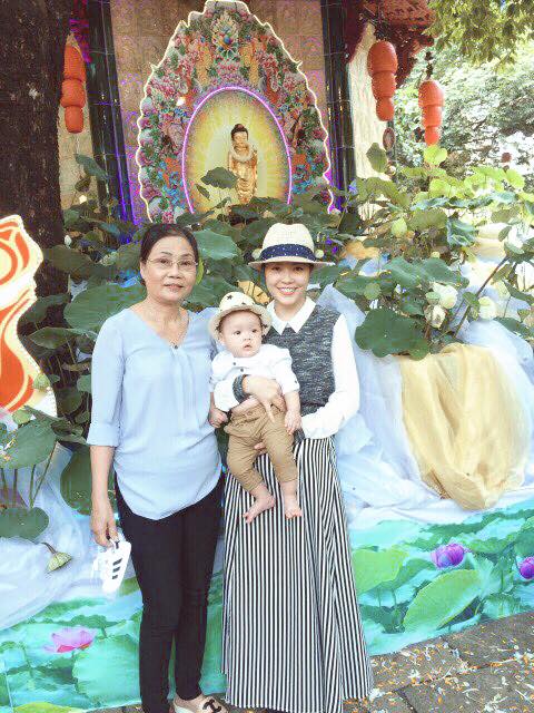 Dương Cẩm Linh và con trai chúc Happy Mothers Day. Mong ngoại luôn nhiều sức khoẻ. Năm nay mẹ có Will nên được ba và Will chúc mừng mẹ”.