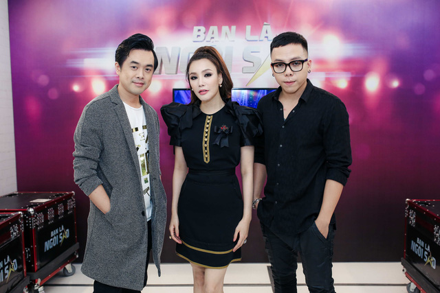 Tối 14/5, Hồ Quỳnh Hương tham gia chấm thi liveshow 4 gameshow “Bạn là ngôi sao” cùng giám khảo Dương Khắc Linh và Hoàng Touliver.