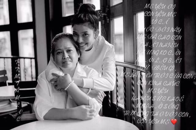 Trương Thị May luôn gắn bó với mẹ trong cuộc sống và công việc. Cô dành cho mẹ một cái ôm ấm áp và nhiều ý nghĩa. Cô cũng dành lời chúc đến tất cả các người mẹ trong Ngày của Mẹ “May thương chúc tất cả các bà mẹ trên toàn thế giới nhân dịp ngày của mẹ nhiều sức khỏe và nhất là thân tâm luôn an lạc”