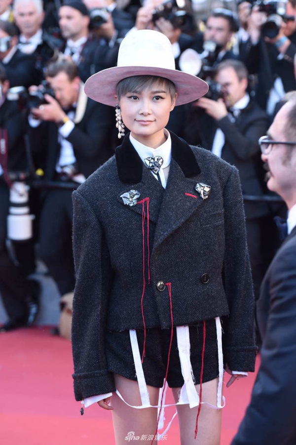 Thảm đỏ LHP Cannes: Phạm Băng Băng lộng lẫy như nữ hoàng, quyết cân dàn mỹ nhân quốc tế - Ảnh 12.