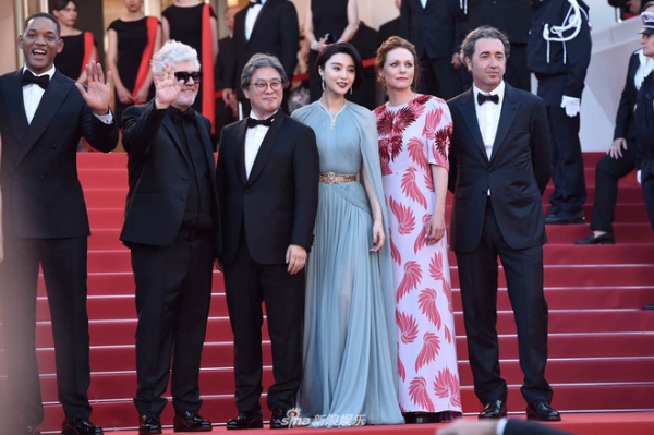 Thảm đỏ LHP Cannes: Phạm Băng Băng lộng lẫy như nữ hoàng, quyết cân dàn mỹ nhân quốc tế - Ảnh 9.