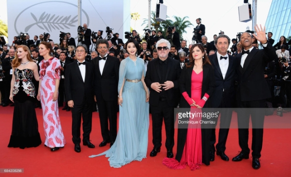Thảm đỏ LHP Cannes: Phạm Băng Băng lộng lẫy như nữ hoàng, quyết cân dàn mỹ nhân quốc tế - Ảnh 8.
