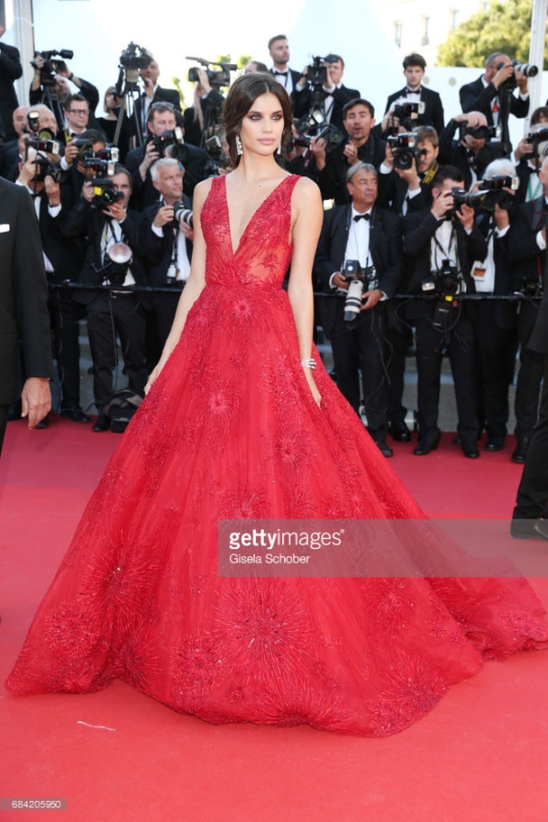 Thảm đỏ LHP Cannes: Phạm Băng Băng lộng lẫy như nữ hoàng, quyết cân dàn mỹ nhân quốc tế - Ảnh 18.