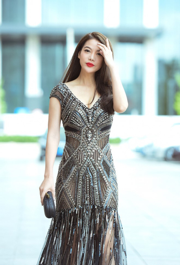 Váy áo thiết kế Việt của các người đẹp trên thảm đỏ quốc tế làm nức lòng khán giả quê nhà - Ảnh 20.