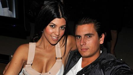 Mối quan hệ của Kourtney Kardashian và Scott Disick đã trải qua hơn một thập kỉ gắn bó thăng trầm. Cặp đôi đã nhiều lần chia tay do thói nghiện rượu và tiệc tùng của Scott Disick nhưng cuối cùng, Kourtney Kardashian vẫn quyết định tha thứ cho người thương.