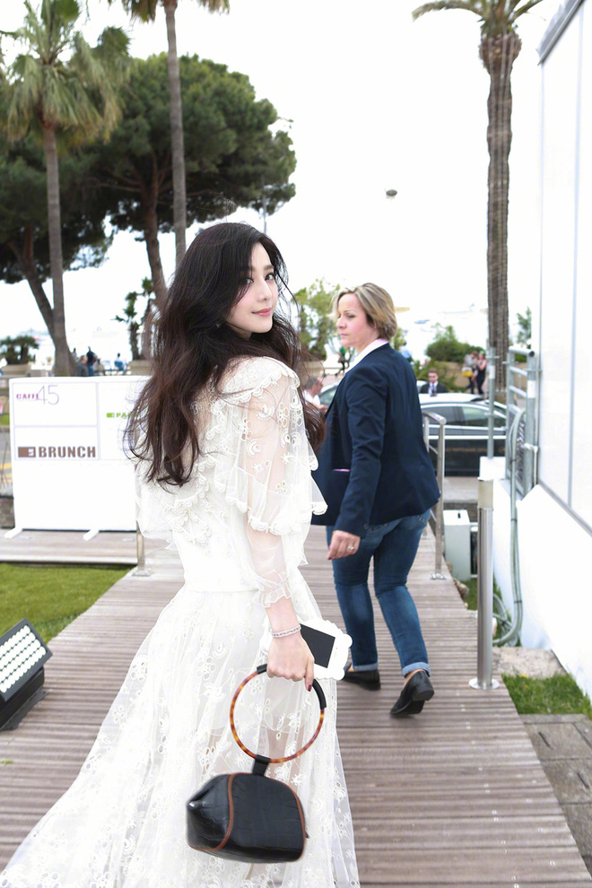 Đẳng cấp nhan sắc của Phạm Băng Băng tại Cannes: Chẳng cần lồng lộn vẫn đẹp hết phần người khác - Ảnh 2.