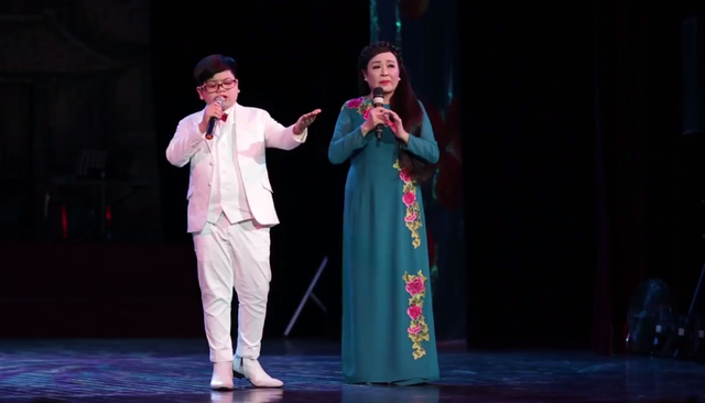 Nguyễn Như Khôi và NSND Thu Hiền song ca bài hát Vầng trăng Ba Đình nhân kỉ niệm ngày sinh Chủ tịch Hồ Chí Minh
