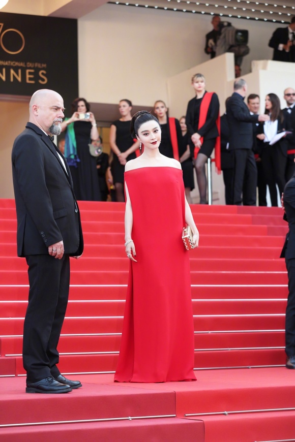 Phạm Băng Băng đã chịu lấy lại phong độ, đẹp không thua kém Elle Fanning trên thảm đỏ Cannes - Ảnh 4.