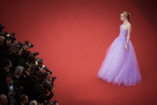 Phạm Băng Băng đã chịu lấy lại phong độ, đẹp không thua kém Elle Fanning trên thảm đỏ Cannes - Ảnh 6.