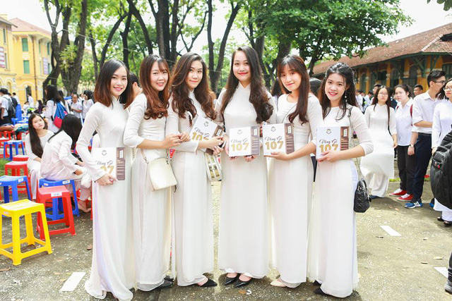 Nét đẹp của các nữ sinh trường Bưởi (tên gọi cũ của trường Chu Văn An)