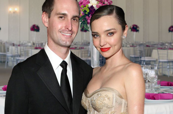 Đám cưới của Miranda Kerr và tỷ phú 9x diễn ra trong 20 phút ở sân sau nhà