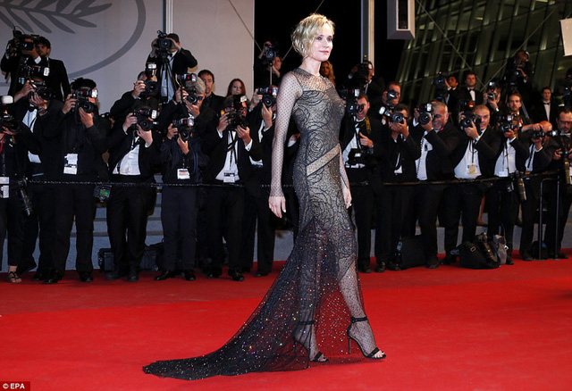  Mỹ nhân phim Troy Diane Kruger lộng lẫy dự LHP Cannes những ngày cuối khi diện váy ren mềm mại tôn dáng thon gọn 