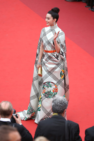  Phạm Băng Băng theo đuổi phong cách thanh lịch và tinh tế suốt cả 2 tuần dự LHP Cannes vì cô đảm nhiệm vai trò khá quan trọng - 1 trong các vị giám khảo. 