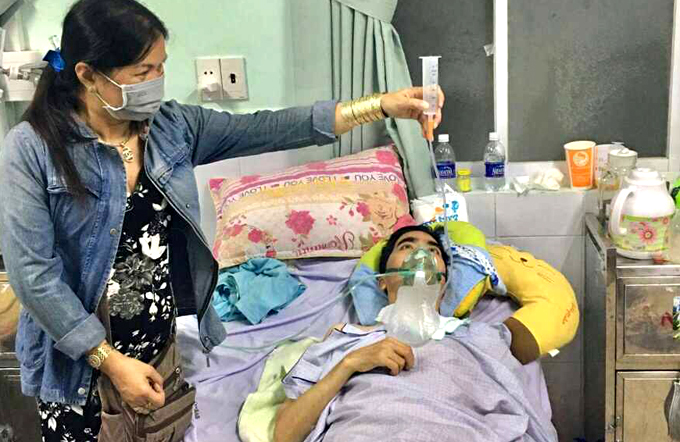 Diễn viên Nguyễn Hoàng nguy kịch được bệnh viện cho về nhà