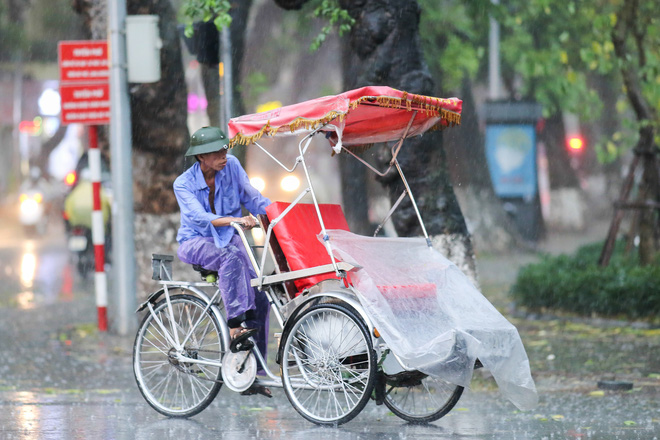 Những khoảng khắc đáng yêu hết nấc trong cơn mưa được trông đợi nhất từ đầu mùa - Ảnh 9.