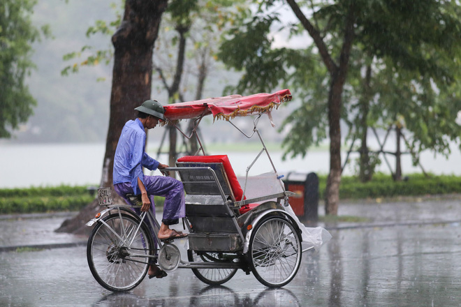 Những khoảng khắc đáng yêu hết nấc trong cơn mưa được trông đợi nhất từ đầu mùa - Ảnh 10.