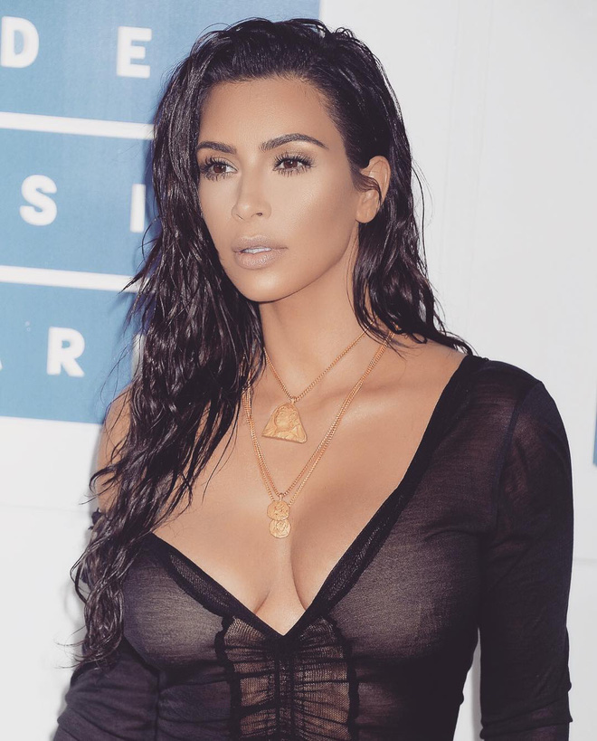 Kim Kardashian chuẩn bị ra mắt hãng mỹ phẩm riêng và các tín đồ làm đẹp đang bấn loạn hơn bao giờ hết - Ảnh 1.