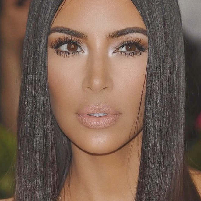 Kim Kardashian chuẩn bị ra mắt hãng mỹ phẩm riêng và các tín đồ làm đẹp đang bấn loạn hơn bao giờ hết - Ảnh 2.