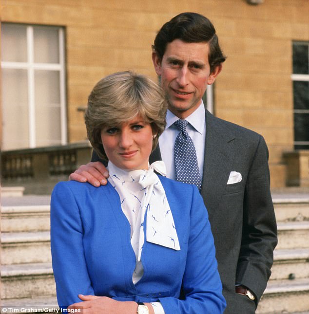 Muốn được chú ý, Công nương Diana quăng mình xuống cầu thang, đâm nát ngực lúc mang bầu; Charles chỉ lạnh nhạt: Em làm trò - Ảnh 3.
