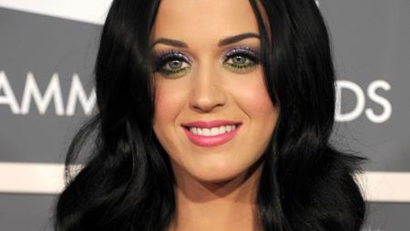 Sau cuộc hôn nhân ngắn ngủi với Russell Brand, Katy Perry cũng khá long đong trong chuyện tình cảm. Diplo, John Mayer hay Orlando Bloom đều là những sao nam nổi tiếng đã đến và đi trong đời Katy.