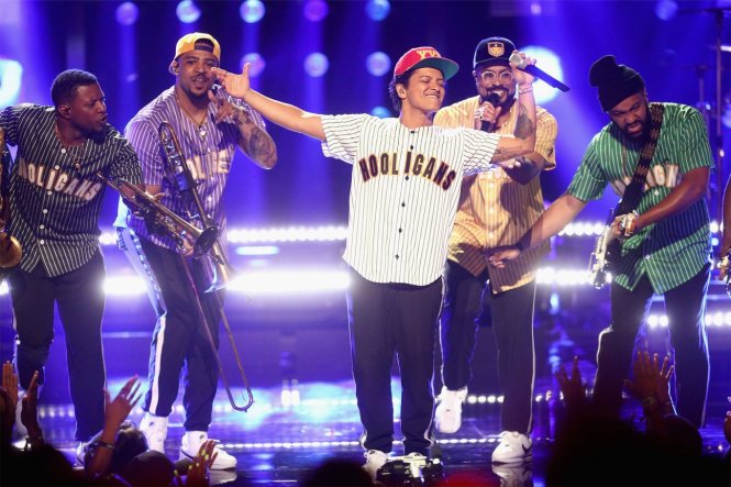 Bruno Mars khuấy động sân khấu - Ảnh: BET